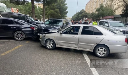 В Сумгайыте произошло массовое ДТП: серьёзно повреждены пять автомобилей