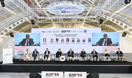Министр экономики Азербайджана принял участие в пленарной сессии в рамках AIIF 2025