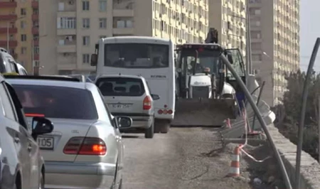 На дороге Сарай–Сумгайыт постоянные пробки: водители требуют ускорить ремонт