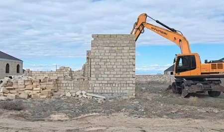 В Гяндже снесены незаконно возведённые строения