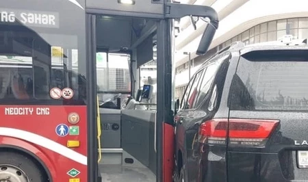 Водители подрезают автобусы, пассажиры падают: что происходит на дорогах Баку