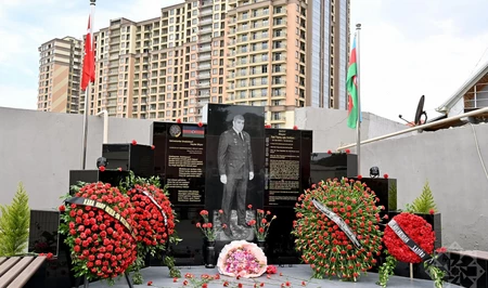 В Хатаинском районе состоялось открытие памятника в честь шехида, майора Ильгара Вердиева