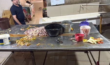 Антисанитария и тонны мяса без документов: AПБA ликвидировала незаконный птицебойный цех в Масазыре