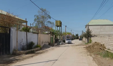 Грунтовые воды затопили дворы бакинского поселка