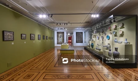 18 тысяч экспонатов под одной крышей: фоторепортаж из Азербайджанского национального музея искусств