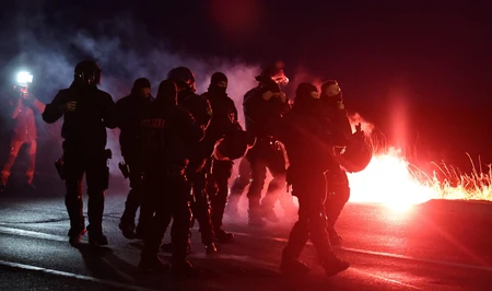 В Германии участники протестов подожгли баррикады