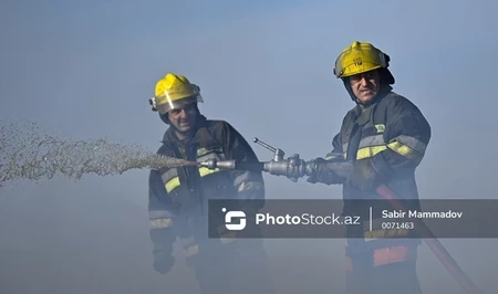 В бакинском поселке Гала произошел пожар на открытой территории