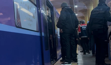 Смерть в бакинском метро: по словам очевидцев, мужчина осознанно бросился под поезд