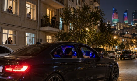 В Баку водителей предупредили о штрафах за громкую музыку в автомобилях