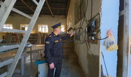 В Баку из-за угрозы пожара приостановлена деятельность мебельного цеха