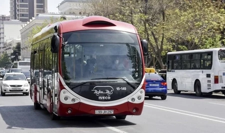 После начала разделения линий метро пассажиры жалуются на нехватку автобусов в Баку
