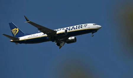 В самолете Ryanair во время полета разбилось окно, есть пострадавший