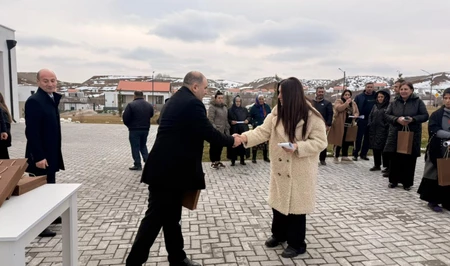 Очередная группа бывших вынужденных переселенцев прибыла в село Хоровлу, им вручены ключи от домов