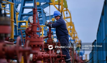 Министр экономики поздравил нефтяников с профессиональным праздником