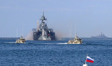 Россия и НАТО одновременно проводят военные учения в Балтийском море