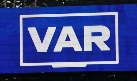 IFAB предлагает разрешить VAR вмешиваться в случае неправильного показа второй желтой карточки