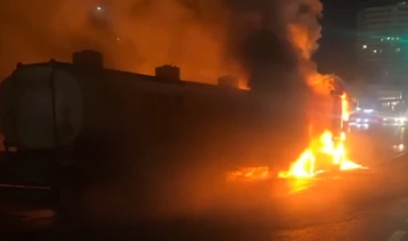 У автовокзала в Баку загорелся грузовик с цистерной дизтоплива: пожарные предотвратили взрыв