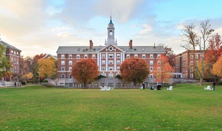 Администрация Трампа наносит финансовый удар по Гарварду: отозваны миллионные гранты