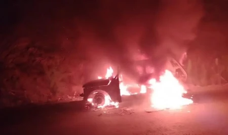 На дороге Ханкенди - Шуша загорелся автомобиль