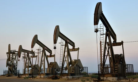 Нефтяные котировки: рост в пятницу не компенсирует недельное падение