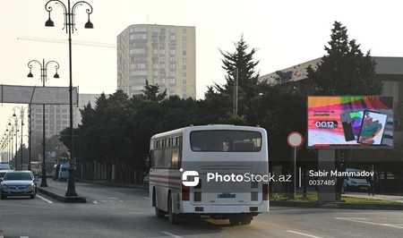 Скандал в бакинском автобусе: водитель оскорбил пассажирку и угрожал высадить всех из салона