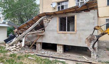 В Сумгайыте снесено незаконное строение